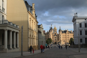 Obraz premium Schloßstraße mit Schloßblick in Schwerin