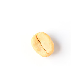 Obraz premium unroasted coffee beans isolated on white