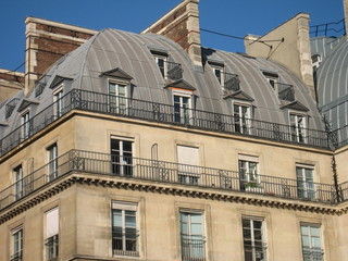 Fototapeta na wymiar Façade d'immeuble de Paris