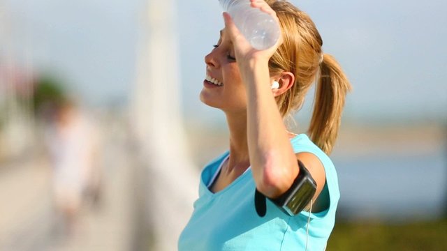 Jogger woman drinking water from bottle