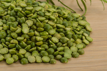 Dry green peas