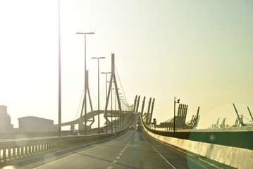 Köhlbrandbrücke Hamburg in der Abendsonne