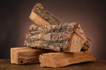 Printed kitchen splashbacks Firewood texture Heap of firewood on floor on dark background