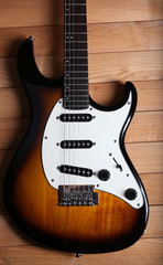 Naklejka premium Guitar on wooden background