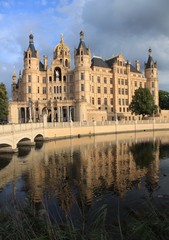 Fototapeta na wymiar Blick zum Schweriner Schloss