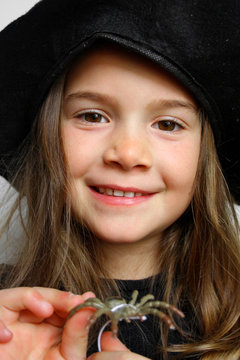 BAMBINA TRAVESTITA PER HALLOWEEN