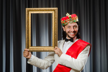 Fototapeta premium King with picture frame in funny concept