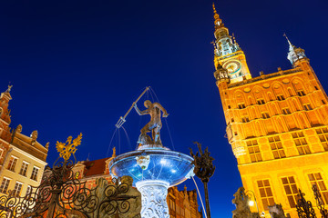 Fountain of the Neptune in old town of Gdansk, Poland © Patryk Kosmider