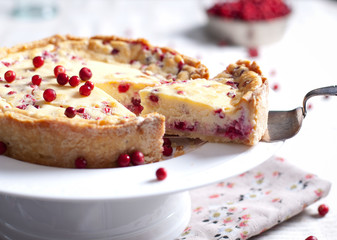 White chocolate cheesecake tart with cranberries