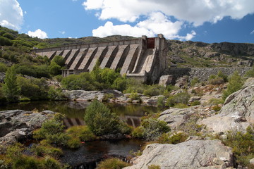 Presa rota del Embalse de Vega de Tera, Ribadelago, Zamora.