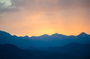 Fototapeta na wymiar Colorful gradient sunset under the distant Tibetan mountains
