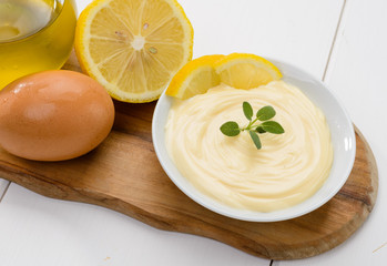 Salsa maionese con ingredienti, close-up