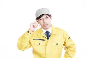 疲れた表情の男性