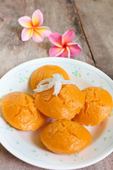 Sugarpalm cake with coconut.