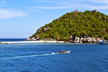 Fototapeta na wymiar rocks house boat in thailand and south china sea