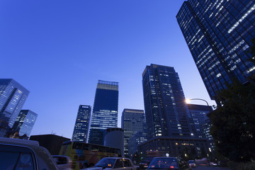 Fototapeta na wymiar 東京駅丸の内口前の夜景