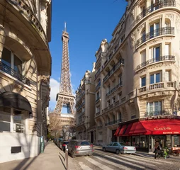 Poster Parijs straatbeeld met Eiffeltoren © eyetronic