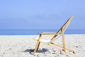 Fototapeta na wymiar Beach chair stands alone