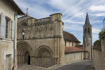 Fototapeta na wymiar Eglise St Jacques - Aubeterre sur Dronne