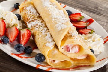 Pancakes with cream and strawberries