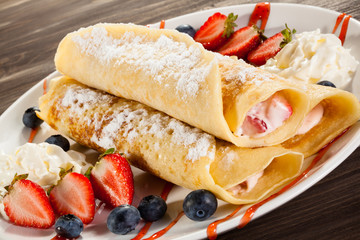 Pancakes with cream and strawberries