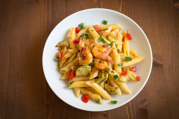 Penne ai gamberi e zucchine, cucina italiana