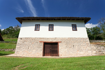 Obraz premium Traditional old serbian rural house