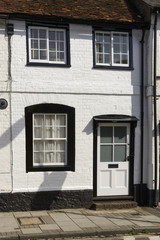 Fototapeta na wymiar white and black cottage facade, Henley on Thames
