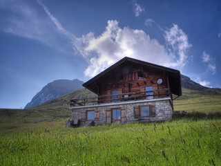 Obraz premium hut in the mountains