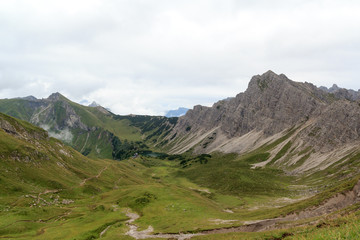 Bergpanorama mit Landsberger Hütte