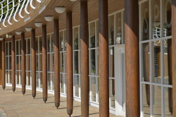 Les colonnes du bâtiment de la plage de Hofstade