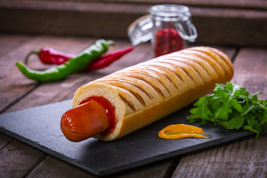 Fototapeta Francuski hot dog z grilla
