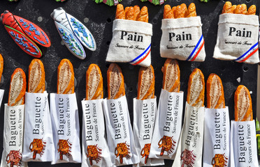La baguette, magneti da decorazione - mercato di Avignone