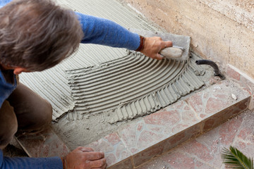 Fototapeta premium Tiler works with flooring.
