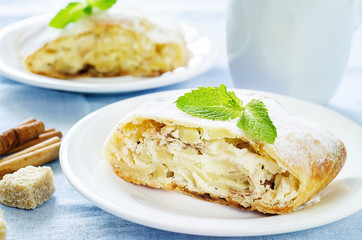 Apple strudel with cream cheese