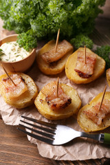Baked potato with bacon