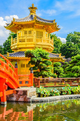 Fototapeta premium Gold Chinese pavilion at the park of Hong Kong