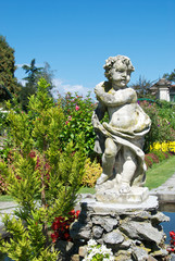 Obraz premium Garden with sculture