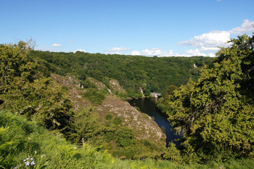 Gorges de la Creuse face au Ch&acirc;teau de Crozant