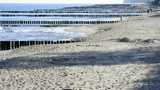 Buhne am Ostseestrand in Polen