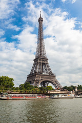 Fototapeta na wymiar The Eiffel Tower and seine river in Paris, France