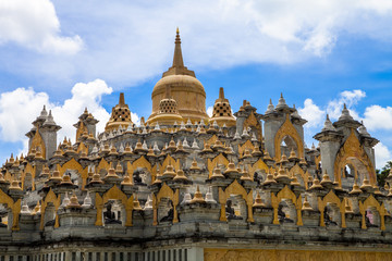 Fototapeta na wymiar Wat Phakrung