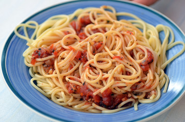 Spaghetti mit Tomatensoße