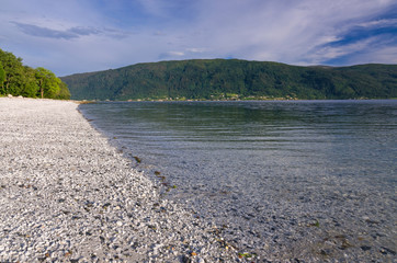 Fototapeta na wymiar Norwegian fjord coast full of small white stones