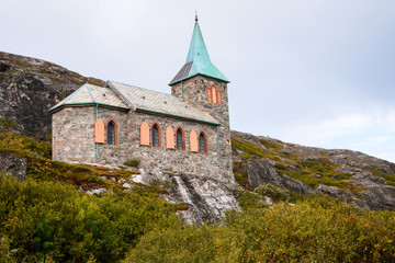 Fototapeta na wymiar alte Kirche in Norwegen