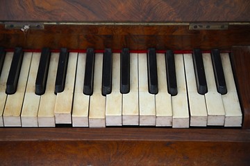 Old Piano