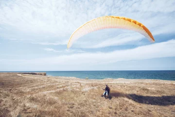 Deurstickers Paragliding © Alena Ozerova