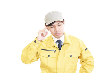 疲れた表情の男性