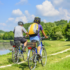 Rentnerpaar macht Radtour