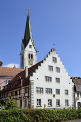 Fototapeta na wymiar Haus und Pfarrkirche, Sipplingen